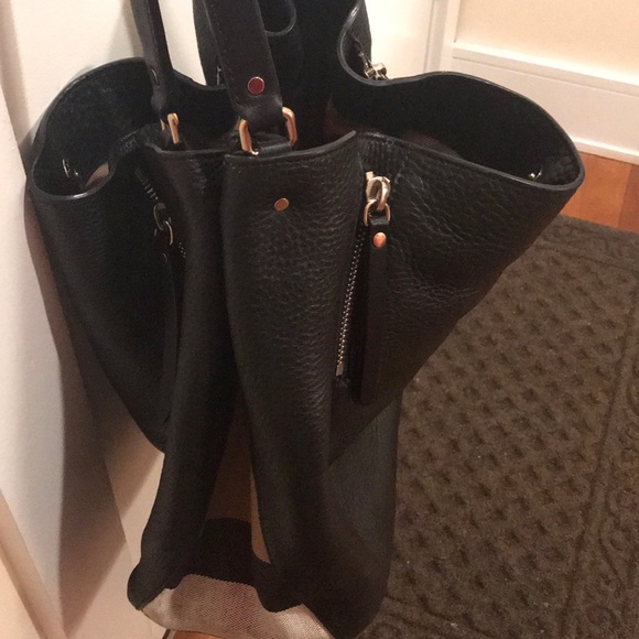 Beautiful black leather Burberry handbag. - Picture 7 of 7